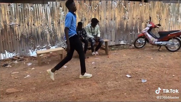 peyi frère respecte l'argent de ton grand frère