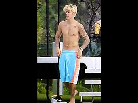 JUSTIN GOES COMMANDO TO PROVE HE'S PACKIN'