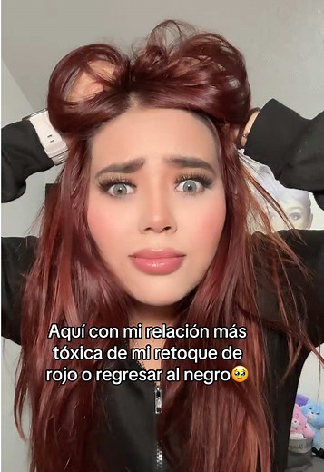 Decidiendo el Color de Cabello: Rojo o Negro