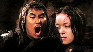 Una bellissima donna misteriosa distrugge i pirati spaziali | Boxoffice - Le migliori scene dei film