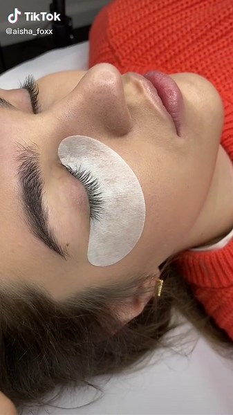 Eyelash Extension Procedure: Step-by-Step Guide