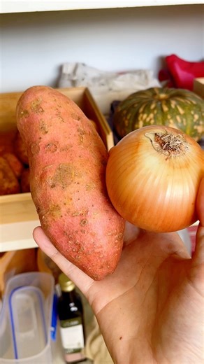 8.1K views · 105 reactions | How to store onions and potatoes so they last longer #foodwaste #foodstorage #reducefoodwaste #kitchentips | The Green Hub | Facebook