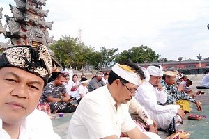 Indonesian Hindus gather for mass prayer in Palu for earthquake-tsunami recovery | Coconuts