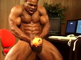 BodyBuilder Kai Grapefruit Show