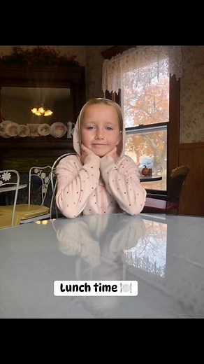 Lunch with the babes 💕 #soup #fypreelsシ゚viralシ #fypシ #pancakes #tacosalad #breakfastsandwich #charolettes #danvilleillinois | Amanda Owens