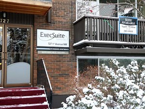 Free rent for a month? Calgary, Edmonton landlords try to woo renters as prices fall