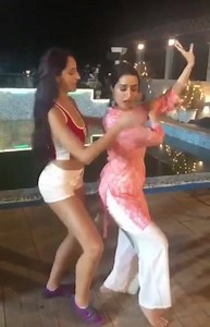 Nora teaches Shraddha the hook step of Dilbar Dilbar! #norafatehi | #shraddhakapoor | Nora Fatehi | Shraddha Kapoor | Filmy Glamour