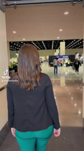 A snippet into the US Custom Harvesters convention. #overheardatuschi #uschi2024 #harvesters #johndeere #caseih #claas #farmers #harvest #oklahomacity | Farm Babe