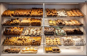 Sweetwater’s Donuts churning out 360 paczki per hour in preparation for Fat Tuesday