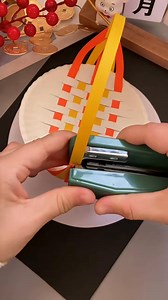 Make pretty little baskets from disposable paper plates #diy #craft #diycrafts #craftideas #crafting | DIY Art Style