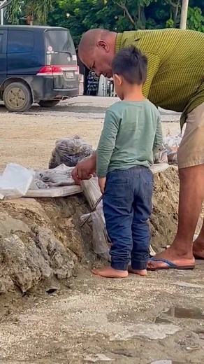 99K views · 4.3K reactions | My Many Attempt to Create this Video without Crying but Failed! Taimi pe 'Eni si'i Fakahounga'i e 'Ofa e Tamai hene kei Mou'i!! Thank You Pastor Samiuela Latu for Raising us in the Word we Love you ! Ueeeh Mei ngalo emau Mokopuna lahitaha si'i 'Etiliki, ka nake 'I Tonga ee 凉藍 | Ana Latu | Facebook