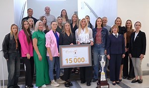 14K views · 203 reactions | Už iškovotus bronzos medalius Lietuvos moterų rankinio lygoje pasveikinta Panevėžio miesto reprezentacinė moterų rankinio komanda „HC Kova“ | Jūsų Panevėžys | Facebook