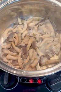 Making some snails escargot and mushrooms with coconut milk 😋 | Genie Baladad Horn