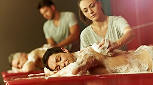 Hinter dem heutigen Türchen wartet ein Wellness-Erlebnis im Bernaqua Westside auf dich. 🎁 🔗 https://utm.io/tag-21 | I love Bern