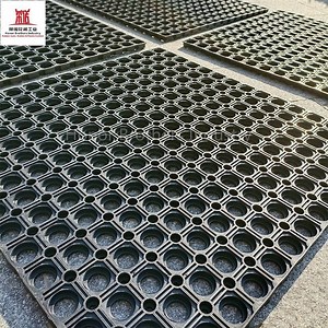 [Hot Item] Heavy-Duty Interlocking Deck Drainage Playground Lawn Grass Matting, Entrance Rubber Floor Mat