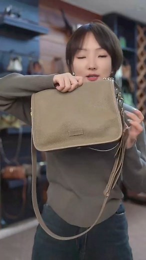 7K views · 24 reactions | 顾客收到大象灰了，然后仔马上下单多一个來 谢谢喜欢 code : 1345 #时尚 #新款推薦 #包包 #斜挎包 #单肩包 #西马包邮 #种草 #crossbodybag #新款上架 #handbag #赶紧下单 #百搭款 #包包推荐 #包包分享 #小众包包 #好物种草 #斜挎包 #小众包包 #包包 #单肩包 #新款推薦 #包包分享 #新款上架 #包包推荐 #赶紧下单 #好物种草 #时尚 #百搭款 #种草 | Suki By Ase | Facebook