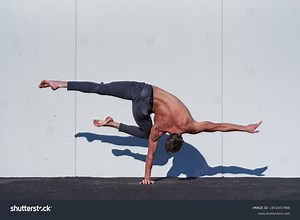 Back View Faceless Muscular Shirtless Acrobat Stock Photo 1872457966 | Shutterstock