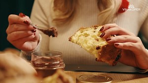 🤩Capris podarja Esenco Istre Vinakoper ! ⭐👉👉👉 V komentarju odgovori na nagradno vprašanje: Koliko škratkov si privošči košček panettona – Esenca istre? 🎅🧑‍🎄 Oglej si video in zapiši odgovor v komentar! V kratkem izžrebamo! AKCIJA! ;-) | Radio Capris