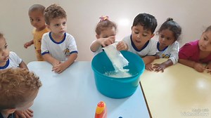 6.5K views · 283 reactions | Confeccionando massinha diferente. Traços, sons, cores e formas (EI02TS02)- Utilizar materiais variados com diversas possibilidades de manipulação (argila, massa de modelar, água, areia, terra, tintas, etc.), explorando cores, texturas, superfícies, planos, formas e volumes ao criar objetos tridimensionais. Material 1B Professora: Fernanda Professoras auxiliares: Natália e Simone. | Creche Casa da Criança | Facebook