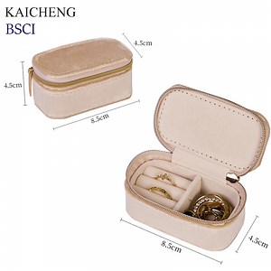 [Hot Item] Best Selling Lady Zipper Portable Travel Mini Beige Purple Green Red Storage Box Italian Velvet Jewelry Ring Organizer Case with Custom Logo