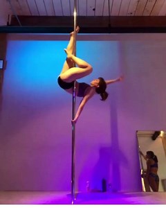 Overcome your aversion to inversions: Inversions at 6pm! Or join this babe for Level 1 Fluidity at 7:15! • • • • • #spinpolecombo #spinnypole #babesofig #poleinverts #polecombo #poleflow #wceveryday #wcw #polelove #hudsonvalley #hudsonvalleyny #hudsonvalleypole #kingstonny #saugerties #poughkeepsie #middletownny #chesterny #warwickny #orangecountyny #ulstercounty #dutchesscounty #newyork | Hudson Valley Pole