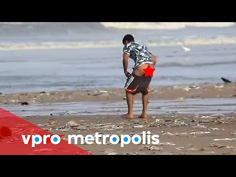 Pooping on the beach in India | VPRO Metropolis
