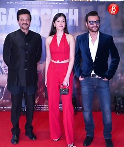 Jhakaas Anil Kapoor forver young as he poses with Brother Sanjay Kapoor and Shanaya Kapoor at the Grand Premiere of Tiger Shroff's Ganpath Movie. | Bollywood Bubble - Videos