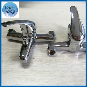 [Hot Item] Factory Cheap Brass Basin Bathroom Faucet with Shower Hose