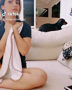 415K views · 4.9K reactions | Gente... mas p mim, nenhum bate este é um outro do Baboo . Depois passa lá no meu perfil p ver minhas doideiras pq não vou postar nada mais aqui não ... Tá batendo uma ligeira vergonha  . Não me levem a sério, por favor!!! Me levem as comprasssssss 浪 . #StayHome . @tiktokbrasil | Kelly Key Oficial | Facebook