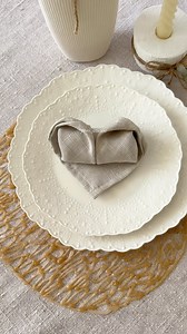 26K views · 179 reactions | Diy hot glue placemat ✨ Save for later and follow for more diy ideas  #placemat #table #tablesetting #tabledecor #table #tableware #tabledecoration #napkin #diy #handmade #craft #reelsvideo #decoration #decoracao #homedecor #homedecor #home #decoração | Peri Azizov | Facebook