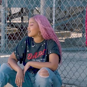 Denim, logo, accesorios que van con todo y más. 😍 Es momento de reinventarte visitando #Forever21 y eligiendo tus looks favoritos. ✌️ | Forever 21