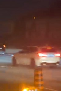 Person Walking On📍Hwy401. . #Hwy401 #onhwys #onpoli #traffic #pedestrian #walk #ontario #canada #trucking #toronto | 401_da_sarpanch