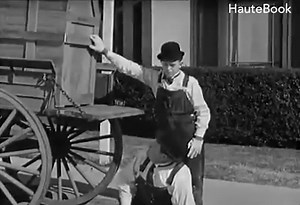 Watch hilarious clip of #LaurelandHardy unloading the Piano from the movie ''The Music Box'' (1932). http://hautebook.com/comedy/?com=yes | HauteBook