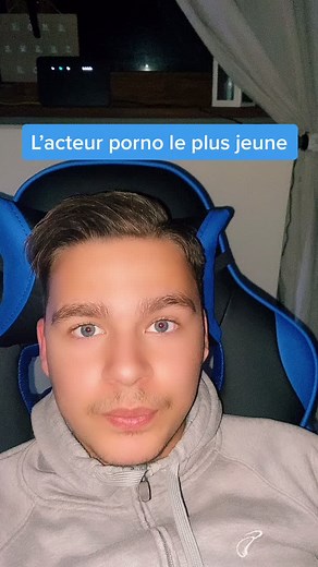 Jeune acteur porno prometteur 🌟