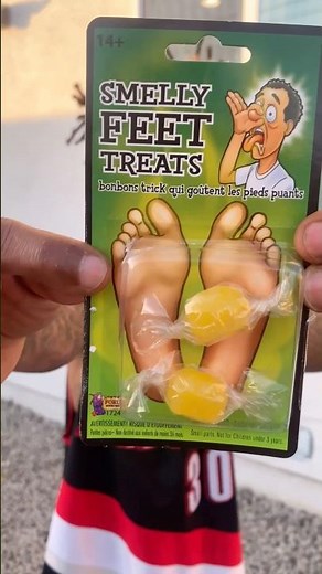 SMELL FEET CANDIES PRANK 🤪 #thatsomiggy #candy #prank #prankvideo #fypshorts #instagood