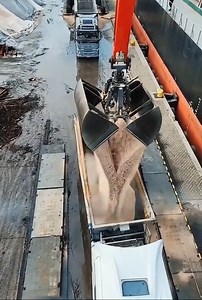 575K views · 833 reactions | Modern machine unloading sand on big ship | Giant Machine | Facebook