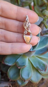 I love mixed metals! I think the combination of sterling silver and gold was perfect for this adorable little Australian opal! Coming to my website www.OxanaCrafts.com on Sunday July 6th at 7:30 pm Eastern USA time #australianopal #mixedmetaljewelry #riojeweler #wirewrappedpendant | OxanaCrafts