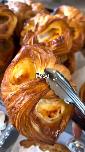 Claremont cravings hit differently. One minute you’re diving into cheesecake with berries, hot honey, and WhistlePig Bourbon Maple Whipped Cream at Eureka, the next you’re savoring southern comfort at Gus’s BBQ. Add Dubai Chocolate Strawberries from Pepo Melo and flaky galettes from Crème Bakery… and suddenly, you realize this isn’t just eating. It’s a whole mood. What looks tempting to try this weekend? Come for a visit and try it all! #VisitClaremont #ClaremontEats #DiscoverClaremont | Discove