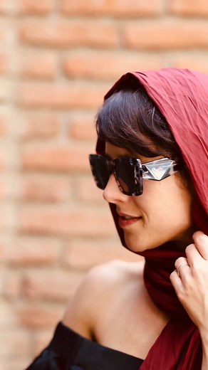 Estos anteojos de sol polarizados se llaman ESTAMBUL. Su forma rectangular y varillas anchas es ideal para ese look aesthetic que tanto buscas. Dale alegría y estilo a tu día. #anteojos #anteojosdesol #lentes #LentesConEstilo #verano2024 #playa | Bonoboss Handmade Accessories