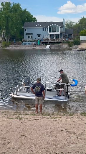 🚤 Spring is right around the corner, and it's the perfect time to get out on the water with Hotwood's compact pontoon boats! 🌸 Check out our Lil Sport in action and see why it's a favorite for waterfront homeowners. With 5 models to choose from, we have the perfect boat for everyone. Whether you're planning leisurely cruises or fishing adventures, Hotwood's boats are built to fit your lifestyle. Nationwide spring delivery is available, so don’t wait to start your next adventure! 🌊 Find us onl