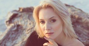 „Lietuvos balse“ į Leono Somovo komandą patekusi dalyvė Justė Jančiauskaitė pristato debiutinę dainą „Apie ką”