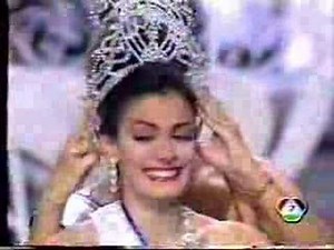 Crowning moment - Miss Universe 1993