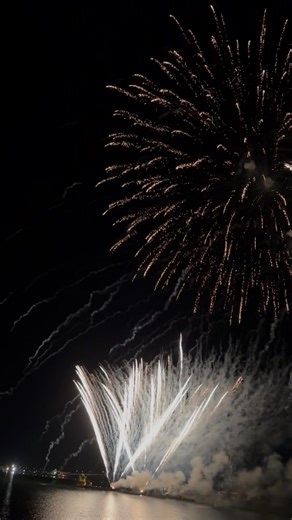 The Pensacola Beach Fireworks Finale for 2023! Welcoming 2024 with a bang!!! 🎉🎉❤️ | Pensacola Beach Chamber of Commerce