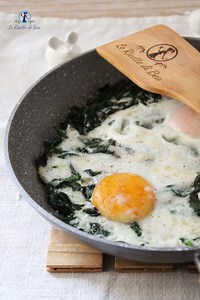 Spinaci in padella con le uova