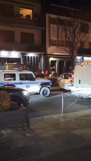 120K views · 2.6K reactions | UN TROUPEAU ÉGARÉ ESCORTÉ PAR LA POLICE MUNICIPALE ! Au cœur de Saint-Gervais-les-Bains (Pays du Mont Blanc-Haute Savoie-France). Un grand merci à la belle page Saint-Gervais Actus pour cette vidéo. Si vous aimez ce village, n'hésitez pas à la visiter ! | La Place du Village | Facebook