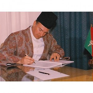 AKDN ▪︎ WHO IS AGA KHAN IV? | Ismaili Info