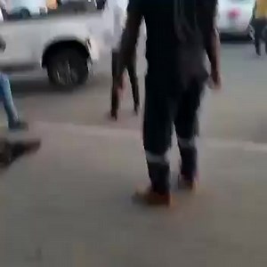 Alleged card scammer getting panelbeated... | 𝐌𝐚𝐠𝐢𝐞 ᴋʜᴏᴢᴀ