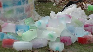 Cómo fabricar tu propio iglú "arcoíris" con ladrillos congelados -