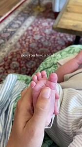 “My favorite newborn reflex 🦶🏻👶🏼🥺” @studiosomer | Owlet