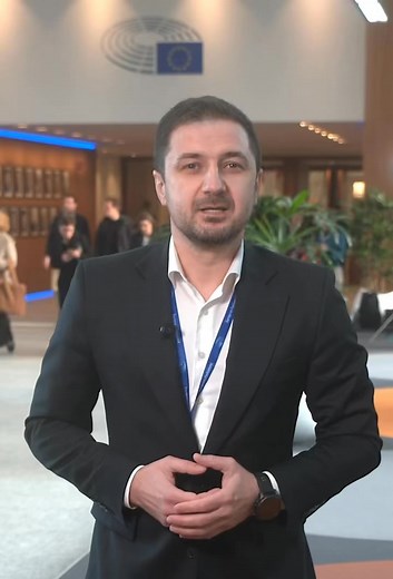 🚨Problema rămâne: Secretarul General al NATO a venit în România să vadă cum stăm cu achizițiile de tehnică militară. Mark Rutte, pe vremea când era Prim-ministru al Țărilor de Jos, ne-a ținut nejustificat în afara Spațiului Schengen. Nu au fost doar austriecii cu veto-ul, ci și olandezii. ‼️Acum, acest individ, a vrut să știe pe ce vrem noi să cheltuim cele 16,7 miliarde de euro din programul SAFE la care ne-am angajat după discuțiile lui Nicușor Dan cu Ursula von der Leyen. Merită semnalat că